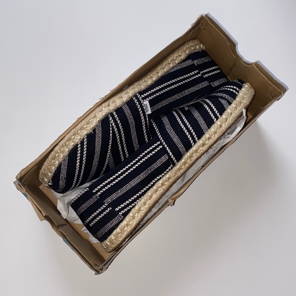 Toms NIB Alpargata Rope slip on espadrille shoes. Black Global Stripe size 7.5 - Picture 3 of 11